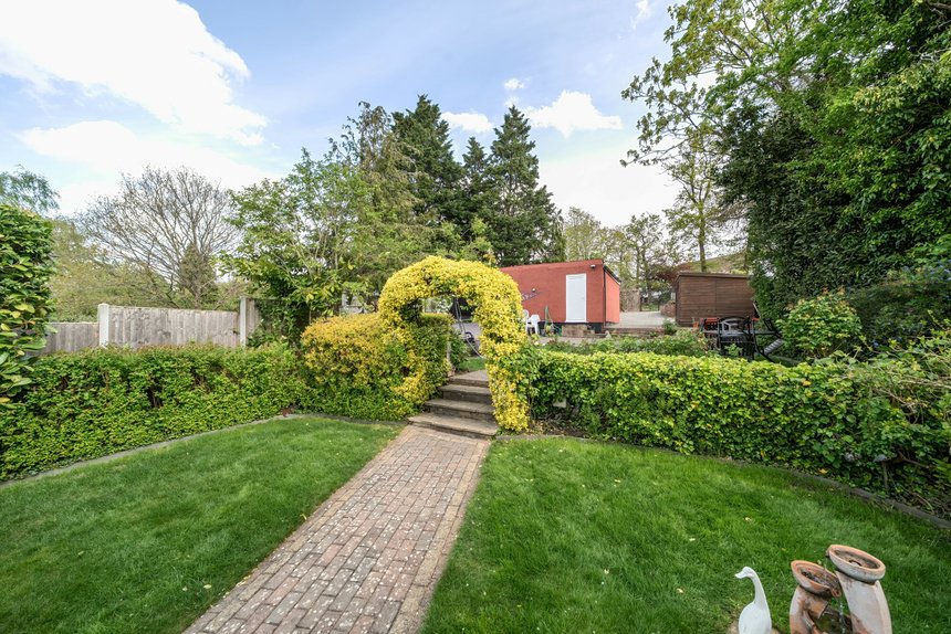 for sale hillside road london 24370 - Gibbs Gillespie