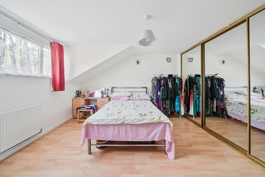 for sale hillside road london 24370 - Gibbs Gillespie