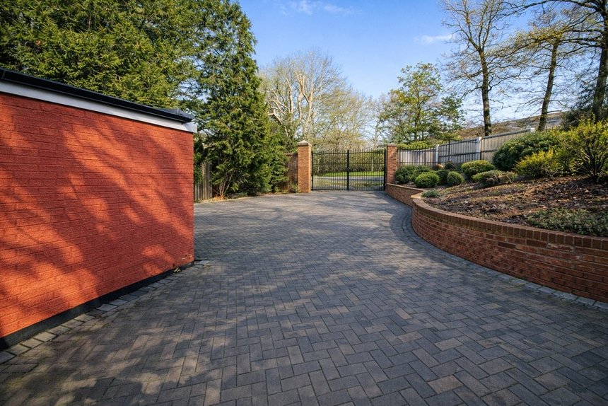 for sale hillside road london 24370 - Gibbs Gillespie
