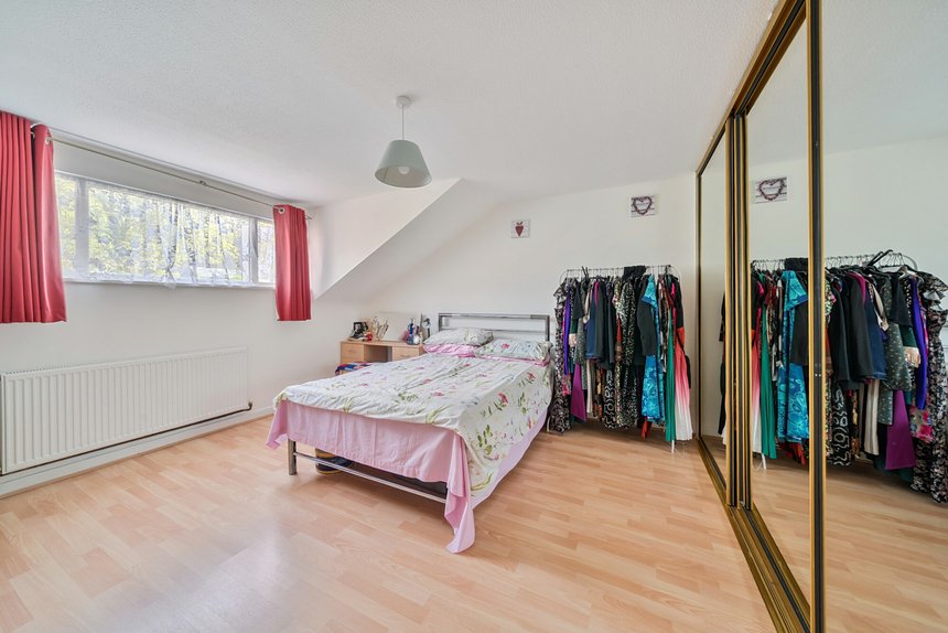 for sale hillside road london 24370 - Gibbs Gillespie
