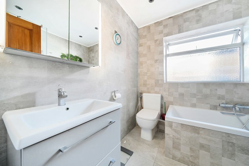 for sale hillside road london 24370 - Gibbs Gillespie