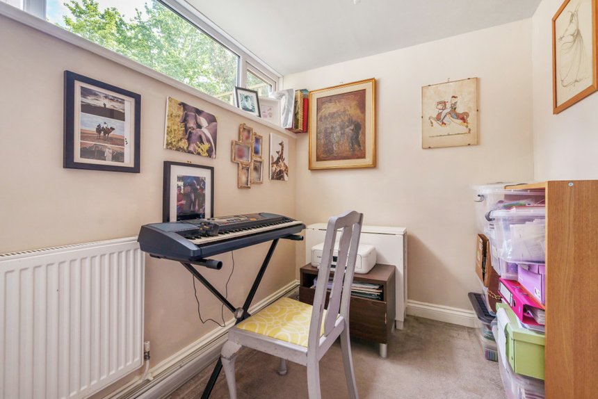 under offer grangedale close london 24455 - Gibbs Gillespie