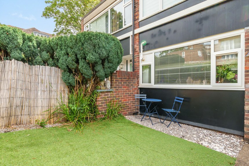 under offer grangedale close london 24455 - Gibbs Gillespie