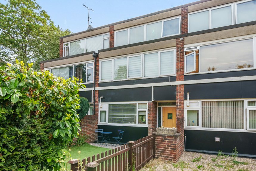 under offer grangedale close london 24455 - Gibbs Gillespie