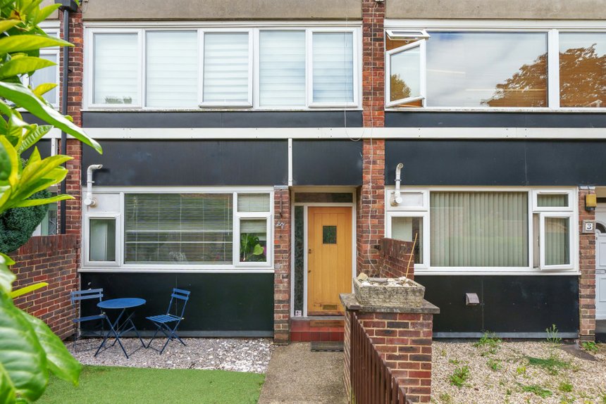 under offer grangedale close london 24455 - Gibbs Gillespie