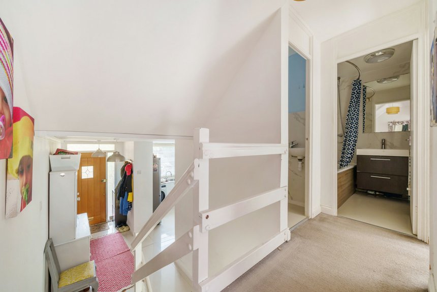 under offer grangedale close london 24455 - Gibbs Gillespie