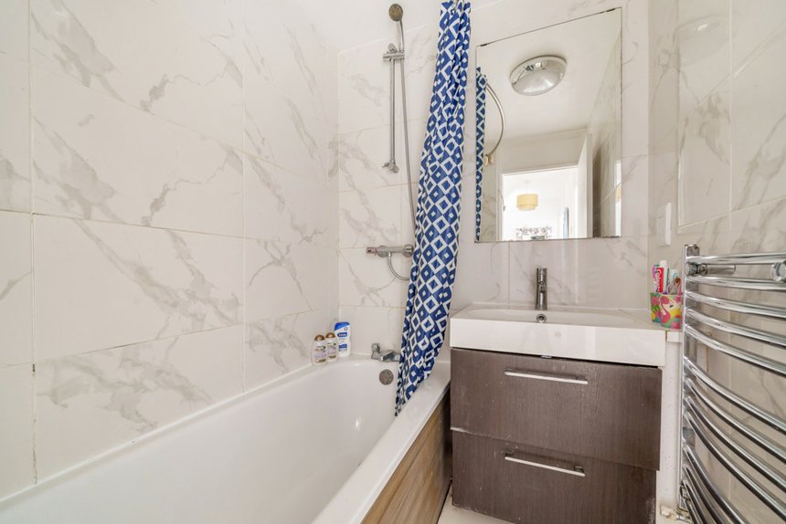 under offer grangedale close london 24455 - Gibbs Gillespie