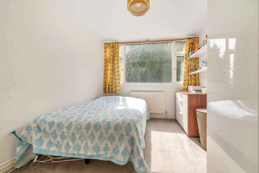 under offer grangedale close london 24455 - Gibbs Gillespie