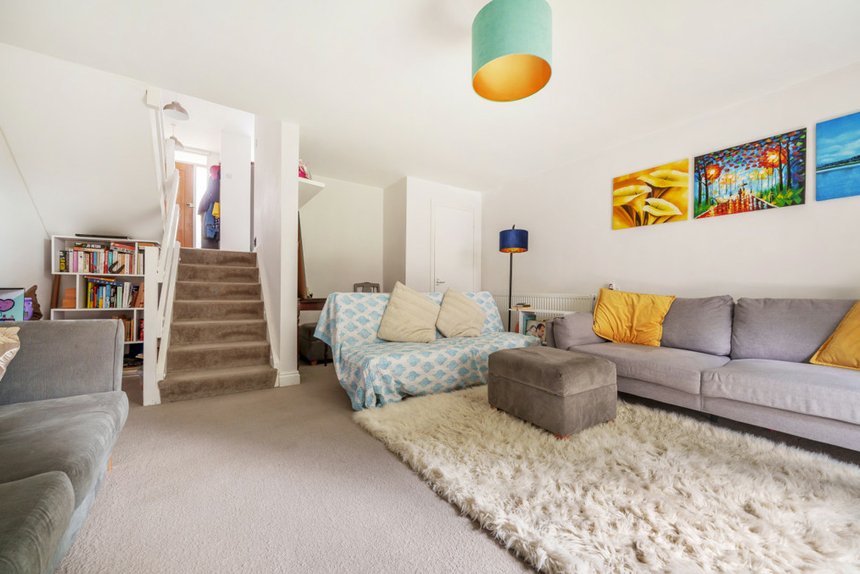 under offer grangedale close london 24455 - Gibbs Gillespie