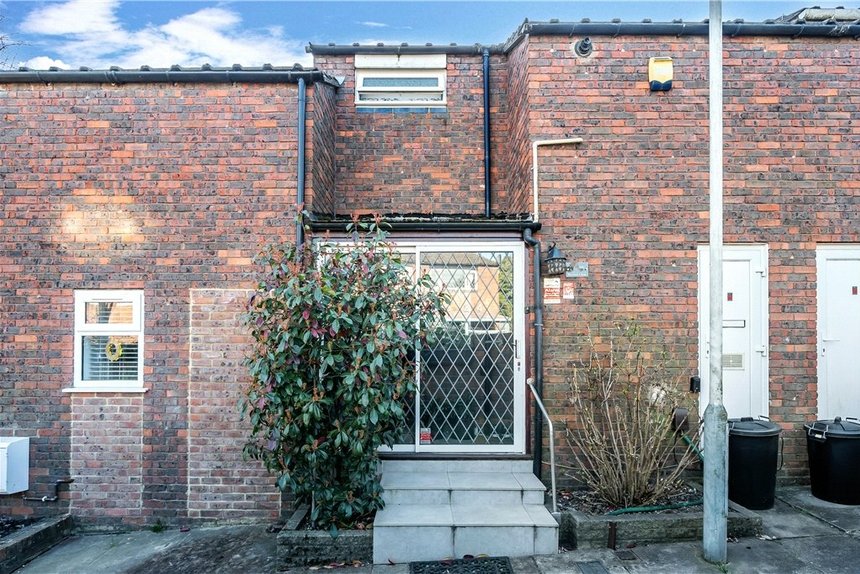 2 bedroom House for sale in Brickett Close, Ruislip, Middlesex, HA4