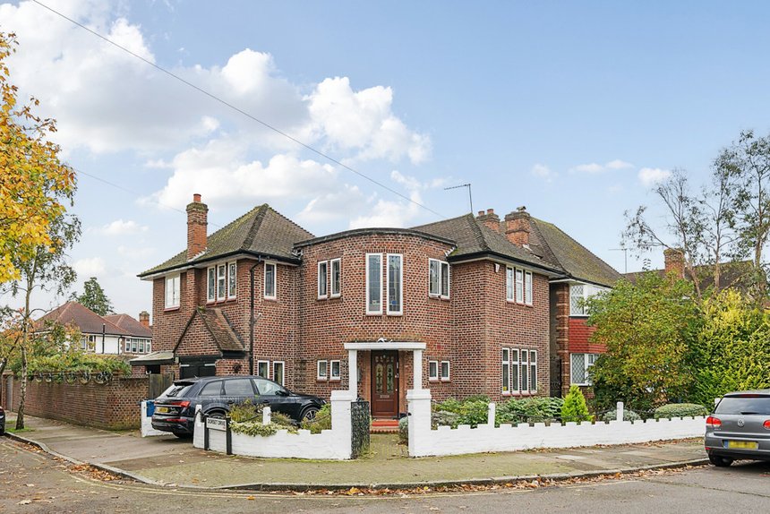 for sale cavendish drive london 24991 - Gibbs Gillespie