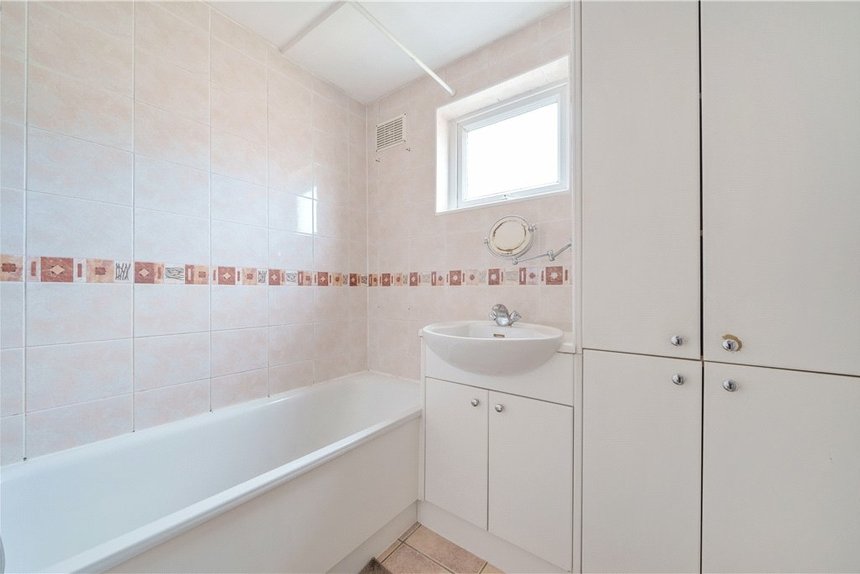 2 bedroom Flat/Apartment for sale in Garrick Close, Ealing, W5 Gibbs