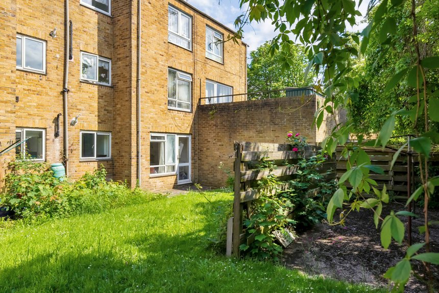 under offer enfield close london 25248 - Gibbs Gillespie