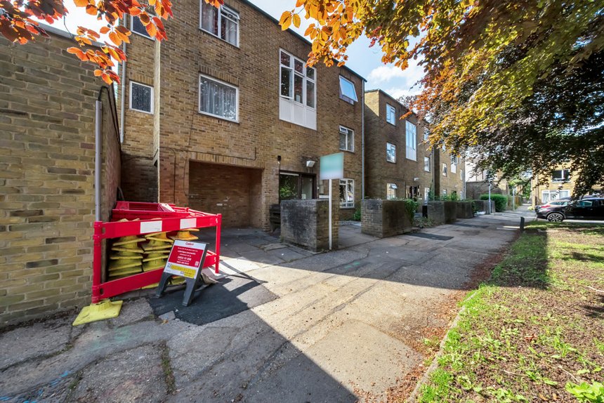 under offer enfield close london 25248 - Gibbs Gillespie