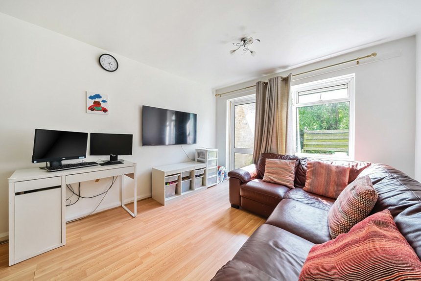 under offer enfield close london 25248 - Gibbs Gillespie