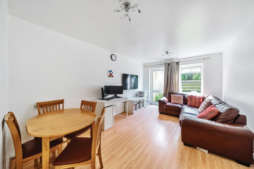 under offer enfield close london 25248 - Gibbs Gillespie