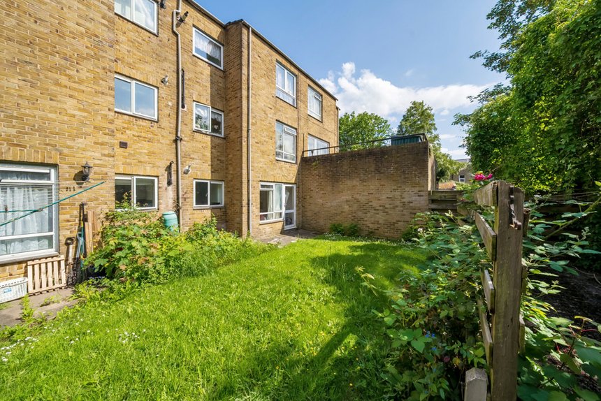 under offer enfield close london 25248 - Gibbs Gillespie