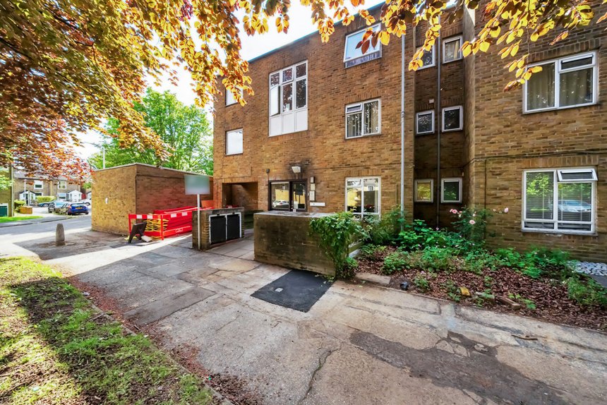 under offer enfield close london 25248 - Gibbs Gillespie