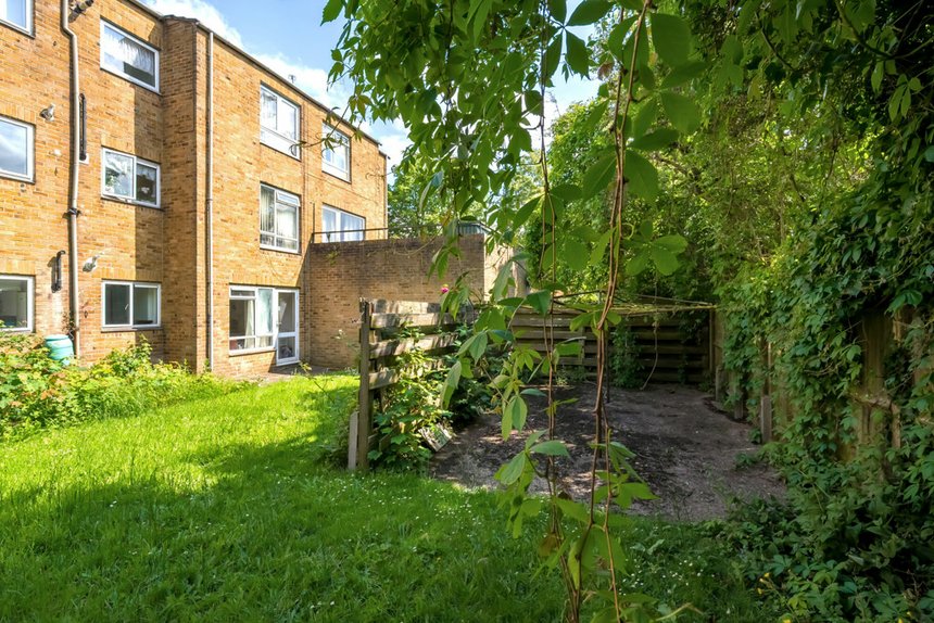 under offer enfield close london 25248 - Gibbs Gillespie