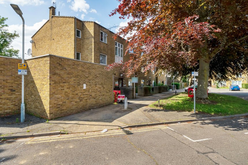 under offer enfield close london 25248 - Gibbs Gillespie