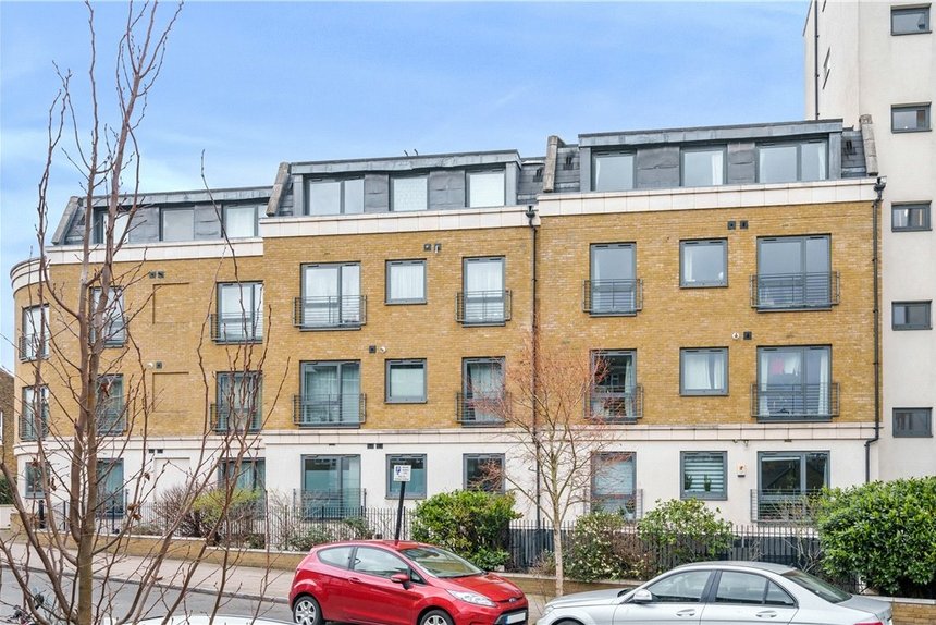 2 bedroom Flat/Apartment for sale in Lovelace House, 96122 Uxbridge