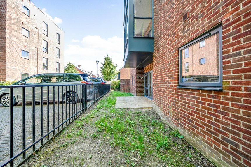 for sale brand avenue london 25322 - Gibbs Gillespie