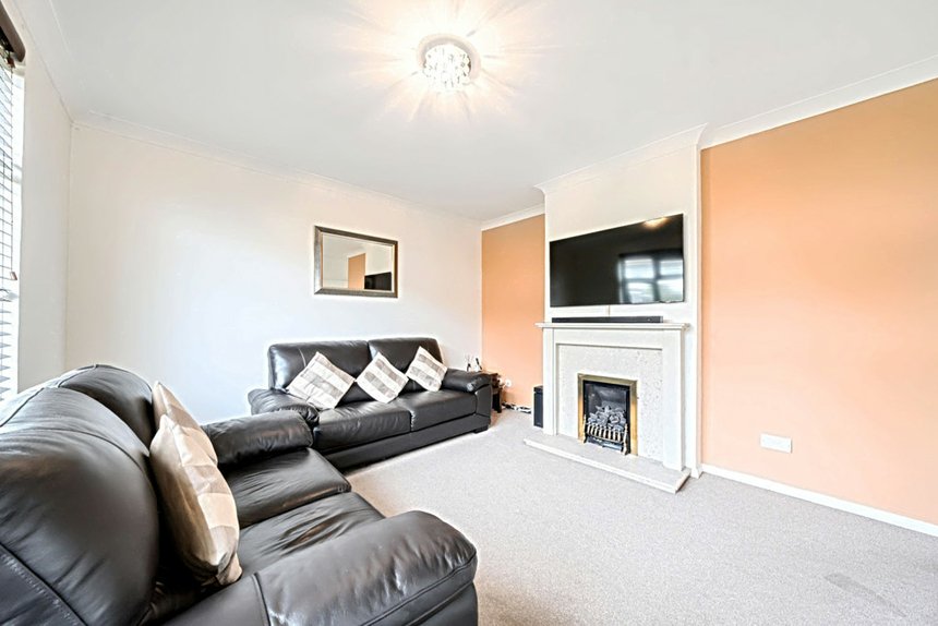 under offer blairhead drive london 25373 - Gibbs Gillespie