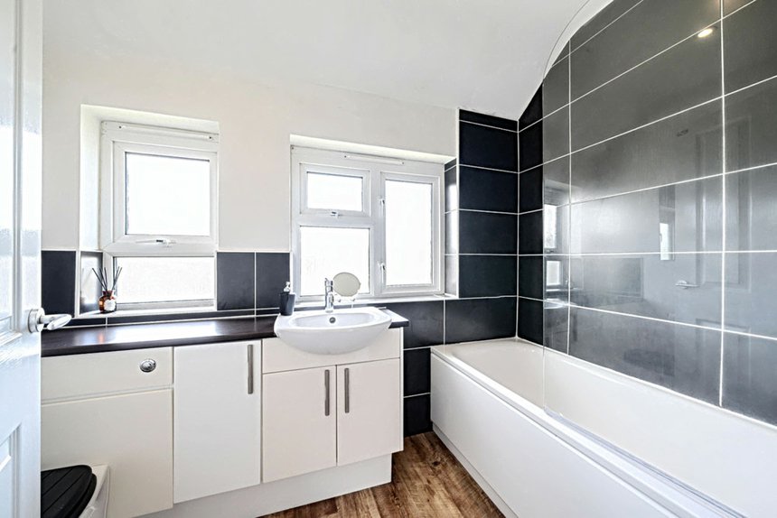 under offer blairhead drive london 25373 - Gibbs Gillespie