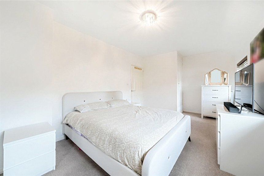 under offer blairhead drive london 25373 - Gibbs Gillespie