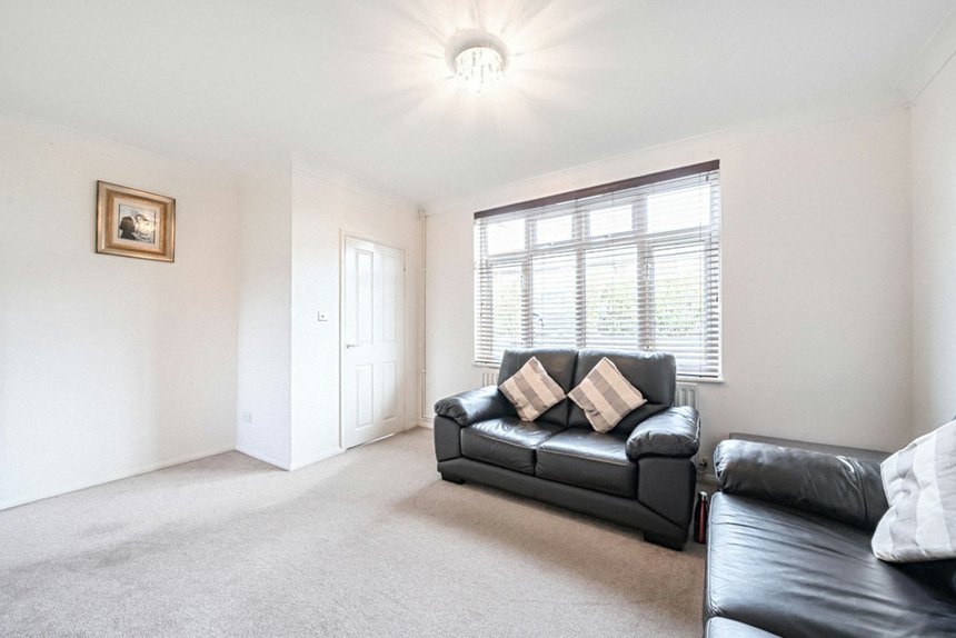 under offer blairhead drive london 25373 - Gibbs Gillespie