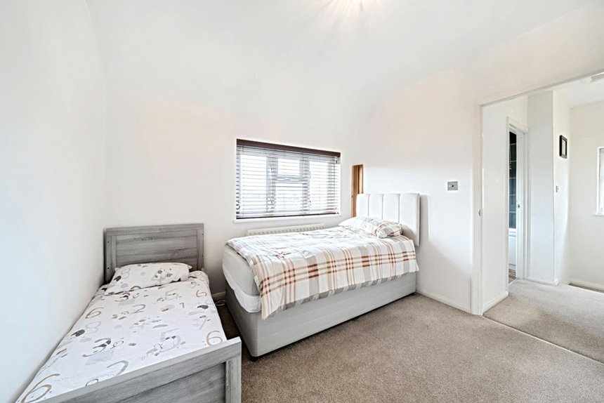 under offer blairhead drive london 25373 - Gibbs Gillespie