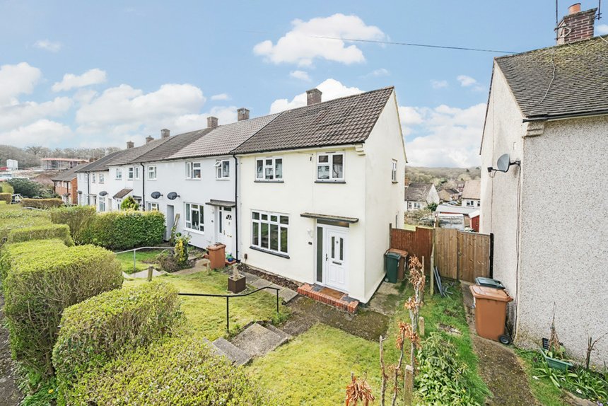 under offer blairhead drive london 25373 - Gibbs Gillespie