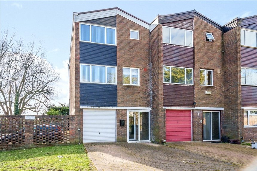 sold blackwell close london 25400 - Gibbs Gillespie