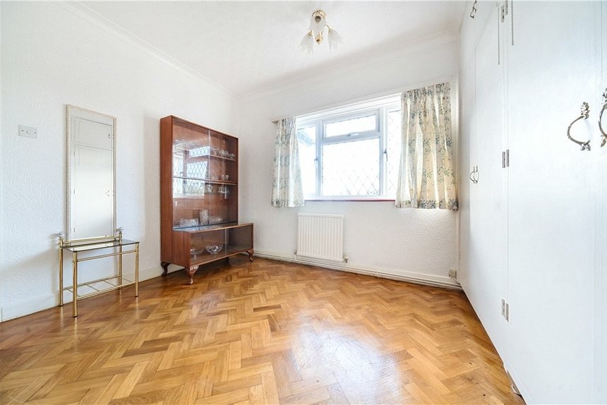 under offer middle road london 25625 - Gibbs Gillespie