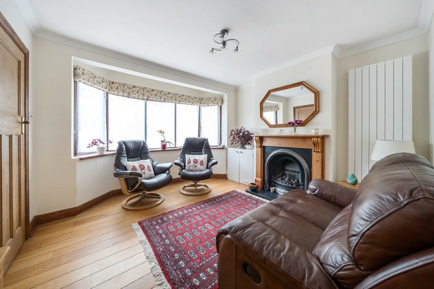 under offer skylark road london 25713 - Gibbs Gillespie