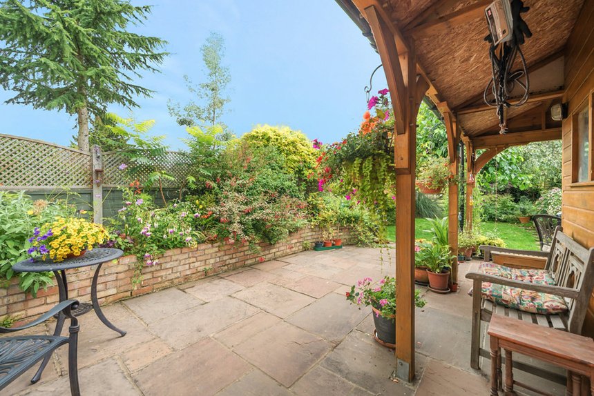 under offer skylark road london 25713 - Gibbs Gillespie