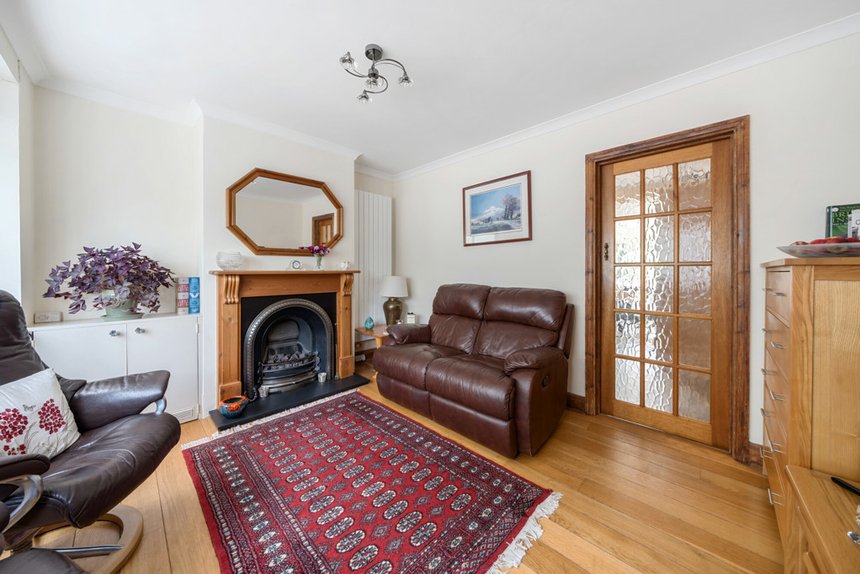 under offer skylark road london 25713 - Gibbs Gillespie