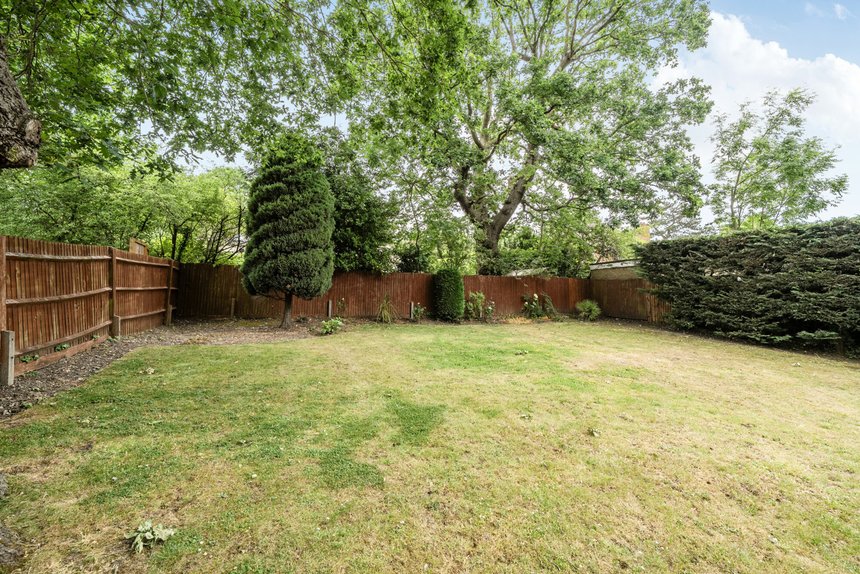for sale davenham avenue london 26000 - Gibbs Gillespie
