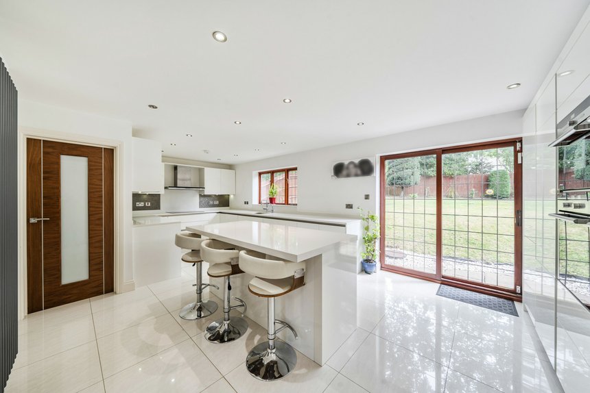 for sale davenham avenue london 26000 - Gibbs Gillespie