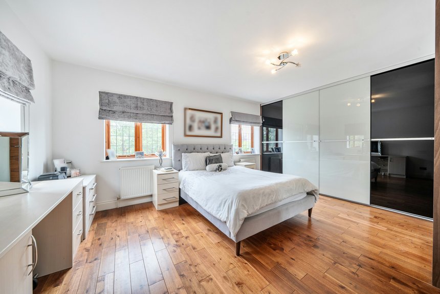 for sale davenham avenue london 26000 - Gibbs Gillespie
