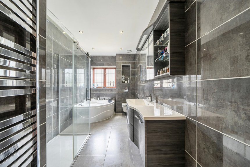 for sale davenham avenue london 26000 - Gibbs Gillespie