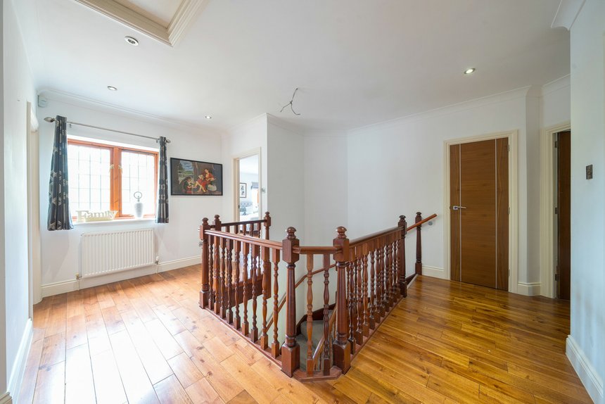 for sale davenham avenue london 26000 - Gibbs Gillespie