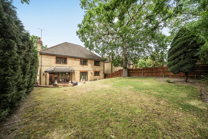 for sale davenham avenue london 26000 - Gibbs Gillespie