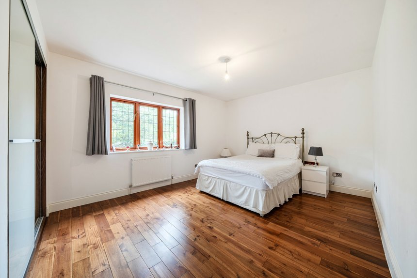 for sale davenham avenue london 26000 - Gibbs Gillespie