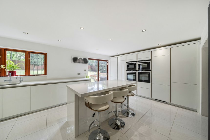 for sale davenham avenue london 26000 - Gibbs Gillespie