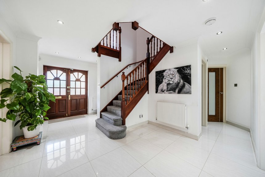 for sale davenham avenue london 26000 - Gibbs Gillespie