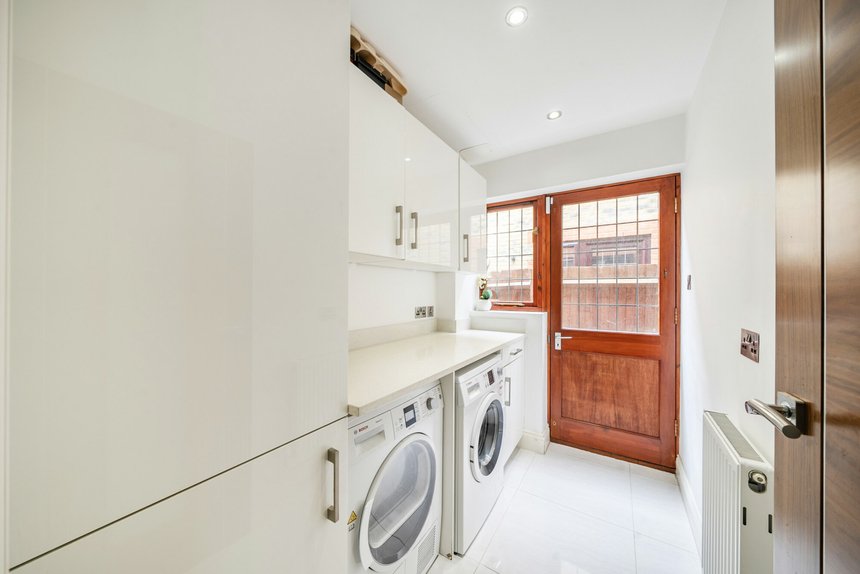 for sale davenham avenue london 26000 - Gibbs Gillespie