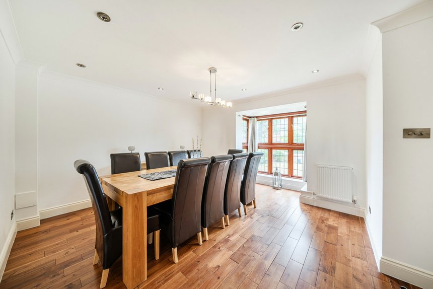 for sale davenham avenue london 26000 - Gibbs Gillespie