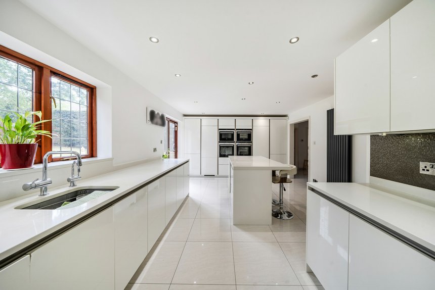 for sale davenham avenue london 26000 - Gibbs Gillespie