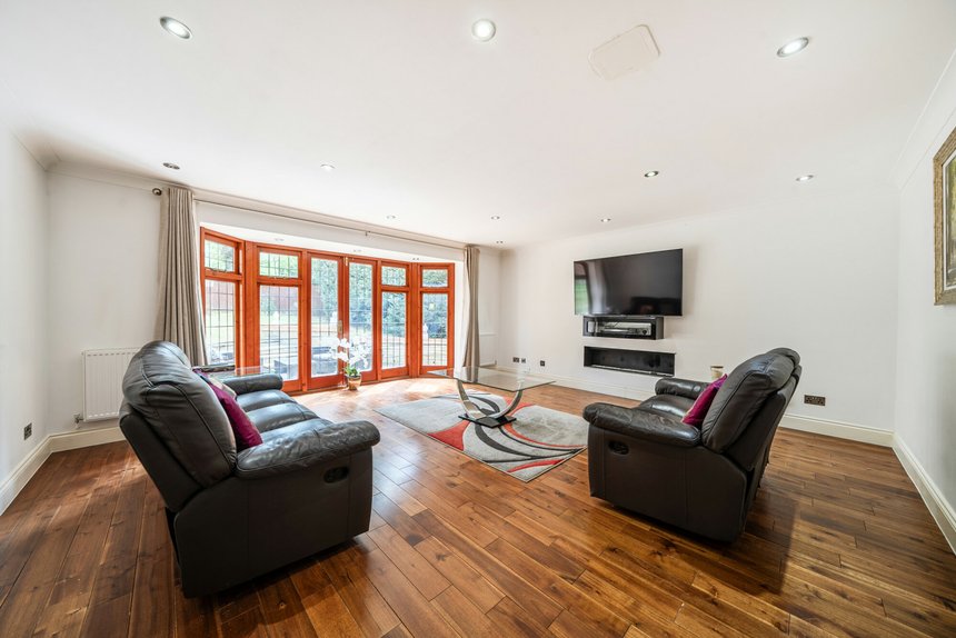 for sale davenham avenue london 26000 - Gibbs Gillespie